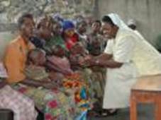 – Aliviar el dolor. Las religiosas de San José que trabajan en El Congo y Ruanda ofrecen cobijo. Devuelven la esperanza, alivian el dolor y siembran la paz. 